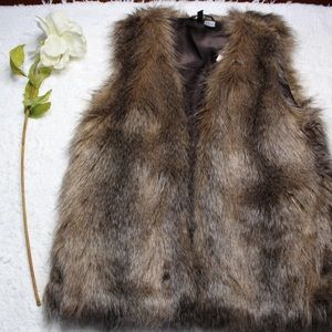H&M Divided Fur Vest Size 8 Trendy Stylish